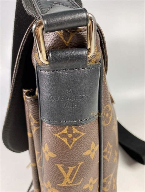 louis vuitton christopher messenger bag.